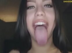 Porno novinha boquete profissional da namorada boqueteira de mão cheia